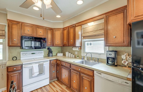 Tonawanda Casa | Tonawanda Home w/Gas Grill Near Niagara Falls!