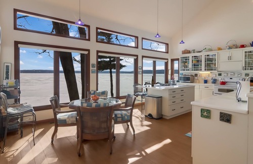 Empire Casa | Tonawathya - Spacious Lakefront Gem, Pvt Beach, Dock & Location Near Glen Arbor