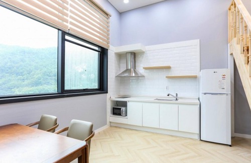 Yanghwa Casa | Tongyeong Asrai Pension