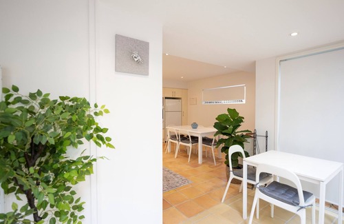 Boomerang Beach Apartamento | TONIC on Boomerang Beach.. absolute beachfront & nestled in the dunes