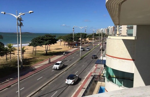 Praia de Itaparica Apartamento | ⭐️ ⭐️ ⭐️ ⭐️ ⭐️ 2qts, balcón, edificio frente a la playa, aire acondicionado, wifi, gar., Computadora