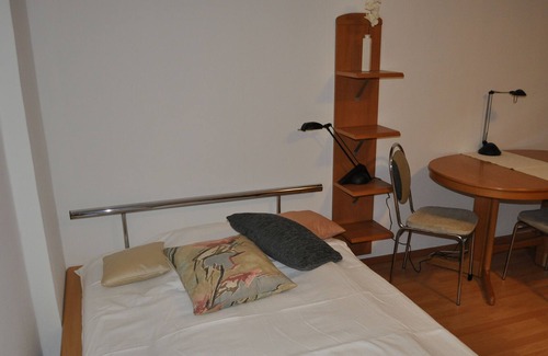 Urbach Apartamento | Apartamento superior en el aeropuerto, estacionamiento gratuito. Fi