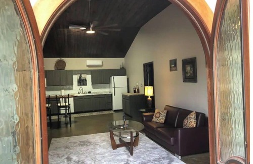 White Plains Cabina | Top Alrbnb destination now on VRBO! Awesome fishing and miles of trails!