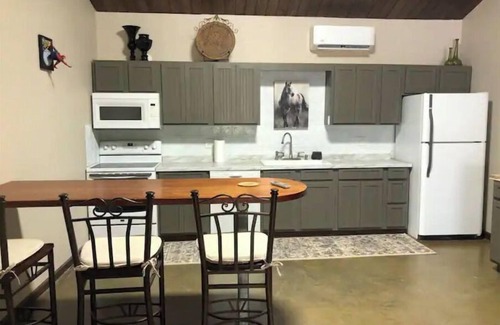 White Plains Cabina | Top Alrbnb destination now on VRBO! Awesome fishing and miles of trails!