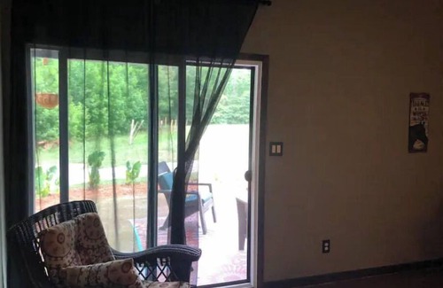 White Plains Cabina | Top Alrbnb destination now on VRBO! Awesome fishing and miles of trails!