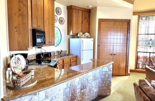 Comanche Canyon Ranch Apartamento | Romántico castillo / Winehouse ~ Muy por encima del lago Travis!