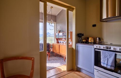 Leknes Apartamento | Top apartment in Leknes city, with carport