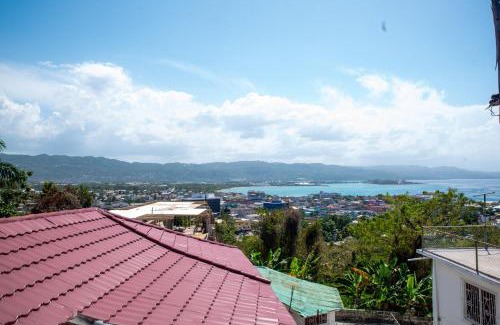Montego Bay Apartamento | Top Bay Apartments - All 5 Units