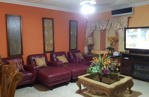 Salt Gut Apartamento | Top Brass Ocean View Vacation Rental