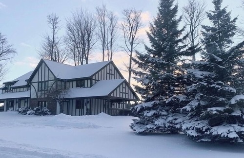 Clymer Condominio | TOP & CENTER Peek'n Peak Resort ~ SKI IN / OUT ~ Ubicado en el campo de golf Upper Golf