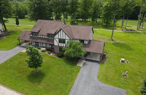 Clymer Condominio | TOP & CENTER Peek'n Peak Resort ~ SKI IN / OUT ~ Ubicado en el campo de golf Upper Golf