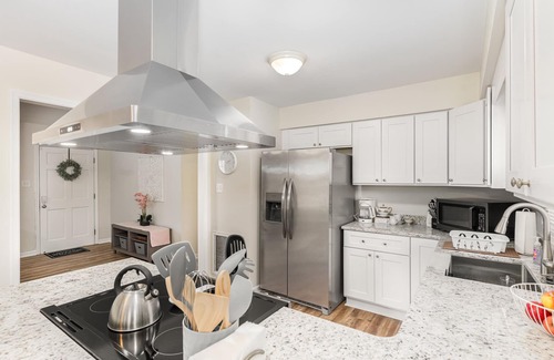 Northeast Raleigh Casa | Top convenience for Work or Play in Raleigh. Pet friendly 3 bdrm 2 ba