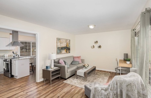 Northeast Raleigh Casa | Top convenience for Work or Play in Raleigh. Pet friendly 3 bdrm 2 ba