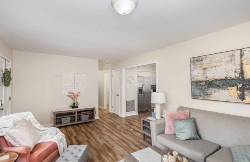 Northeast Raleigh Casa | Top convenience for Work or Play in Raleigh. Pet friendly 3 bdrm 2 ba