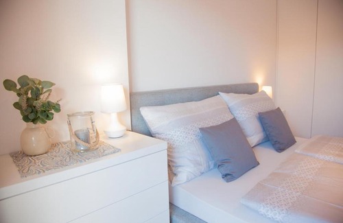 Augsdorf Apartamento | Top! Exklusive Seewohnung in Velden wahlweise mit Motorboot