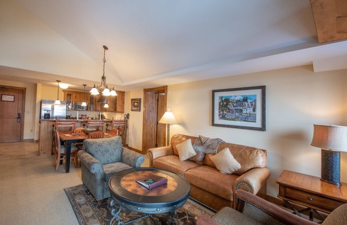 Crested Butte Condominio | Top Floor 2 Bedroom In Mountaineer Square- Slopeside Condo - No Cleaning Fee! by RedAwning