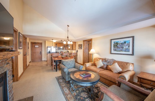 Crested Butte Condominio | Top Floor 2 Bedroom In Mountaineer Square- Slopeside Condo - No Cleaning Fee! by RedAwning