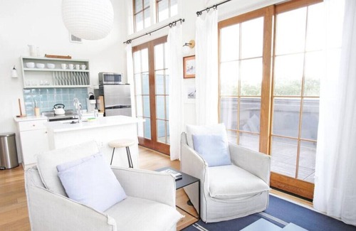 Yamacraw Village Apartamento | Top-Floor 2 BR in the Heart of Downtown Savannah
