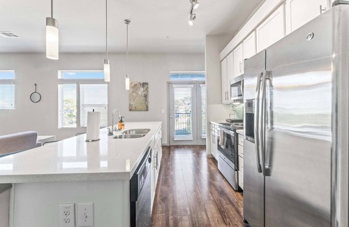 Windsor Park Apartamento | Top Floor 2BR King Beds Suite, 8 Min to Downtown