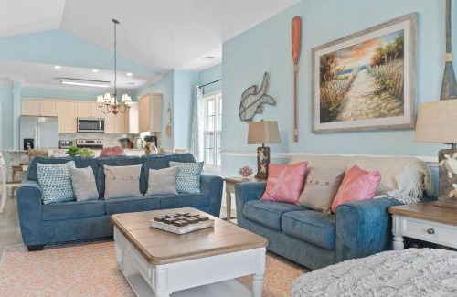 Central Myrtle Beach Casa | Top Floor 3 Bedroom Condo- Incredible Views of The Golf Course! Magnolia Pointe 301