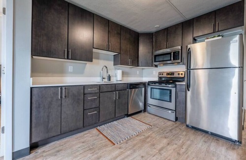 Downtown Des Moines Apartamento | Top Floor Amazing Views Free Parking Fast Wifi Gym