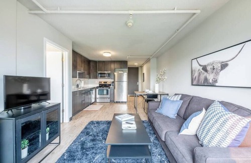 Downtown Des Moines Apartamento | Top Floor Amazing Views Free Parking Fast Wifi Gym