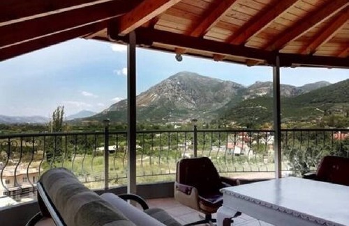 Vouvopotamos Chalet De Esquí | Apartamento en el último piso, a 5 minutos de Acheron Springs. 3 hab 45sq. terraza frente