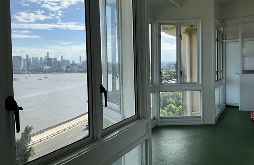 Hamilton Apartamento | Top floor apartment with fantastic river views close to city and airport
