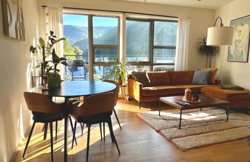 Bergenhus Apartamento | Top floor apartment with mountain view, terrace 22sqm, free parking