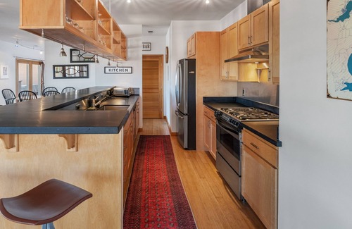 Sandpoint Condominio | Top-Floor Condo in Downtown Sandpoint - Sleeps 6