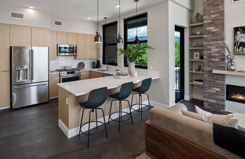 Sandpoint Condominio | Top-floor Condo w/ Rooftop Hot Tub in Downtown