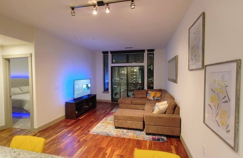 Downtown Houston Apartamento | Top Floor Downtown 1x1 Just Feet From Metrorail