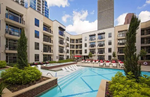Downtown Houston Apartamento | Top Floor Downtown 1x1 Just Feet From Metrorail