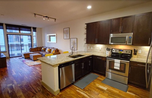 Downtown Houston Apartamento | Top Floor Downtown 1x1 Just Feet From Metrorail