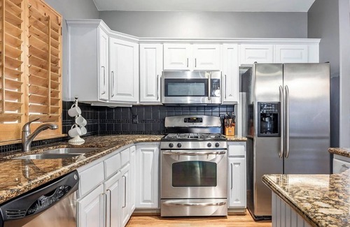 Bear Hollow Village Condominio | Top floor family friendly condo in prestigious Bear Hollow Village