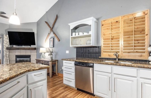 Bear Hollow Village Condominio | Top floor family friendly condo in prestigious Bear Hollow Village