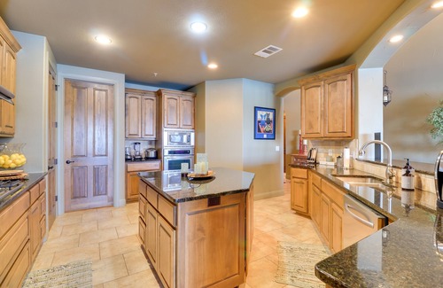 Lakeway Condominio | Top-Floor Lake-View Condo w/ Boat Dock Access