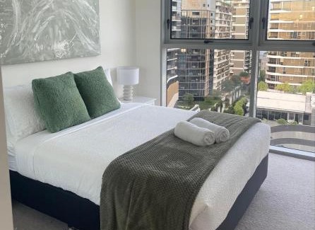 Newstead Apartamento | Top-floor Luxe Stay in the City Free parking, pool, gym, wifi