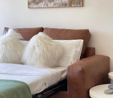 Newstead Apartamento | Top-floor Luxe Stay in the City Free parking, pool, gym, wifi