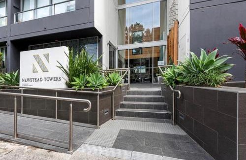Newstead Apartamento | Top-floor Luxe Stay in the City Free parking, pool, gym, wifi