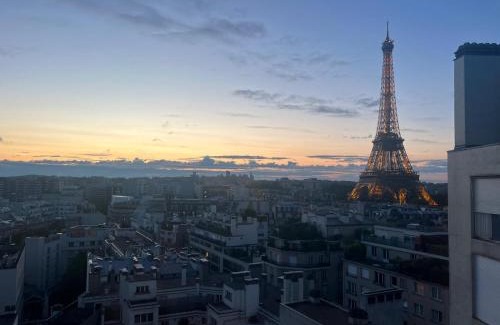 Grenelle Apartamento | Top Floor Million Dollar View Eiffel Tower, 2 beds, 4 people