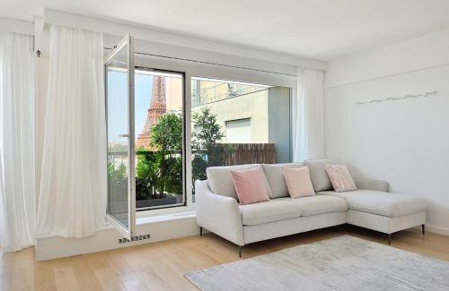 Grenelle Apartamento | Top Floor Million Dollar View Eiffel Tower, 2 beds, 4 people