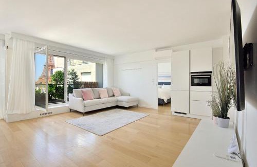 Grenelle Apartamento | Top Floor Million Dollar View Eiffel Tower, 2 beds, 4 people