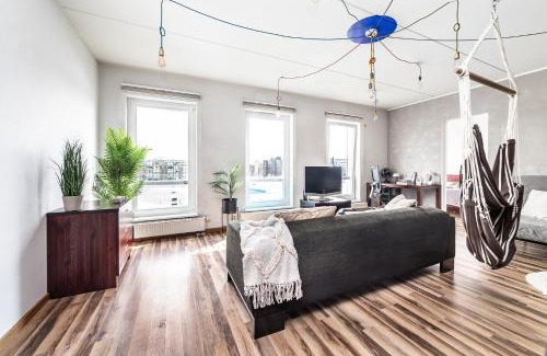 Kesklinn Apartamento | Top floor near ferry terminal - free parking