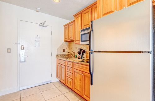 Ortona Park Hotel | Top-floor oceanfront getaway with gym & high-speed WiFi