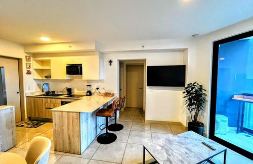 San José Apartamento | Top-floor overlooking uptown with AC & parking