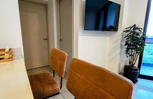 San José Apartamento | Top-floor overlooking uptown with AC & parking