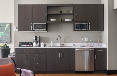 Mayfield Condominio | Top Floor Pet Friendly Condo near Downtown