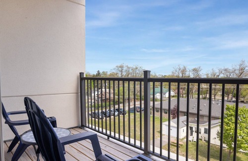 Mayfield Condominio | Top Floor Pet Friendly Condo near Downtown