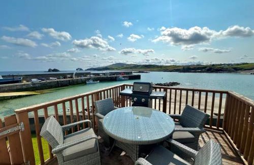 Malin Apartamento | Top Floor Retreat Portmor- Sea, Beach & Balcony